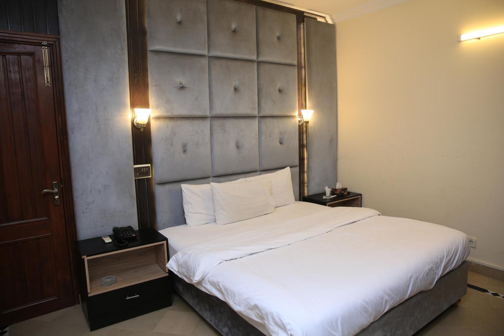 Orbit Residency F-7 Hotel Исламабад Екстериор снимка