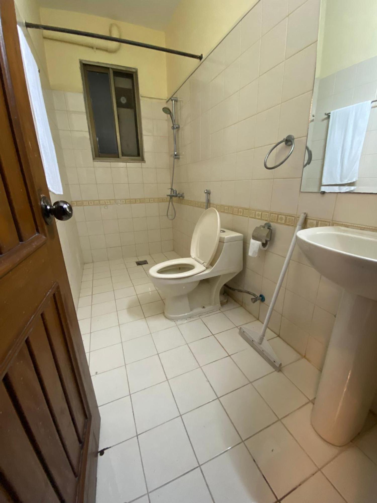 Orbit Residency F-7 Hotel Исламабад Екстериор снимка