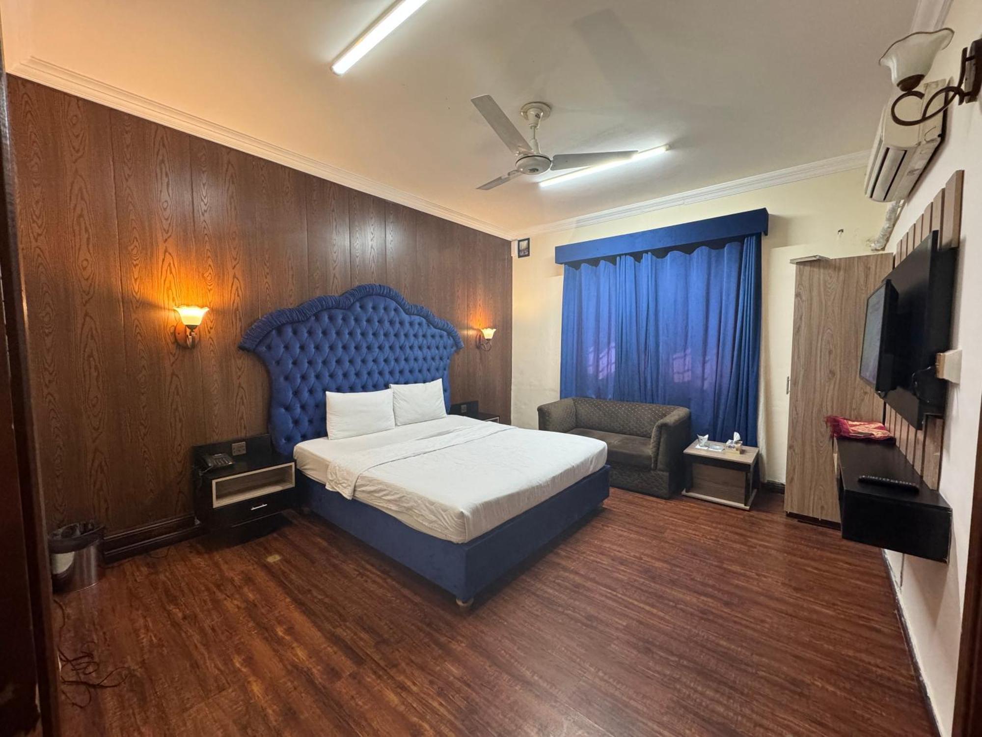 Orbit Residency F-7 Hotel Исламабад Екстериор снимка